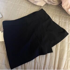 NWT / NEW WITH TAGS / NEVER WORN - Leith
Black Envelope Skort Shorts - US 6